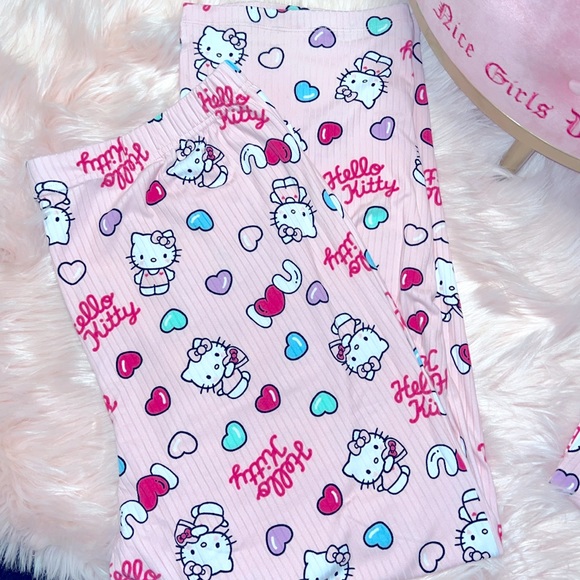 🩷🎀Hello kitty pink heart PJs - Picture 3 of 4